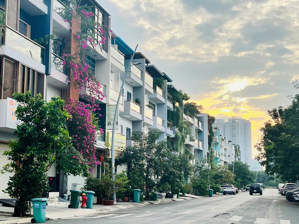 nhà phố góc hông đường N8 jamona city 